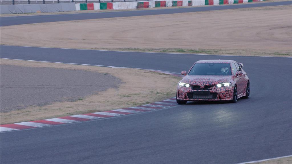 Το ολοκαίνουργιο Honda Civic Type R σημειώνει νέο ρεκόρ γύρου στην πίστα της Suzuka