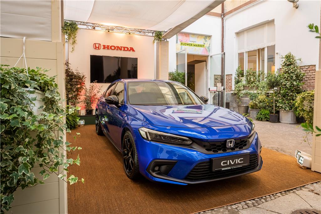 Το ολοκαίνουργιο Honda Civic καταλαμβάνει την κεντρική σκηνή στην εβδομάδα σχεδιασμού στο Μιλάνο