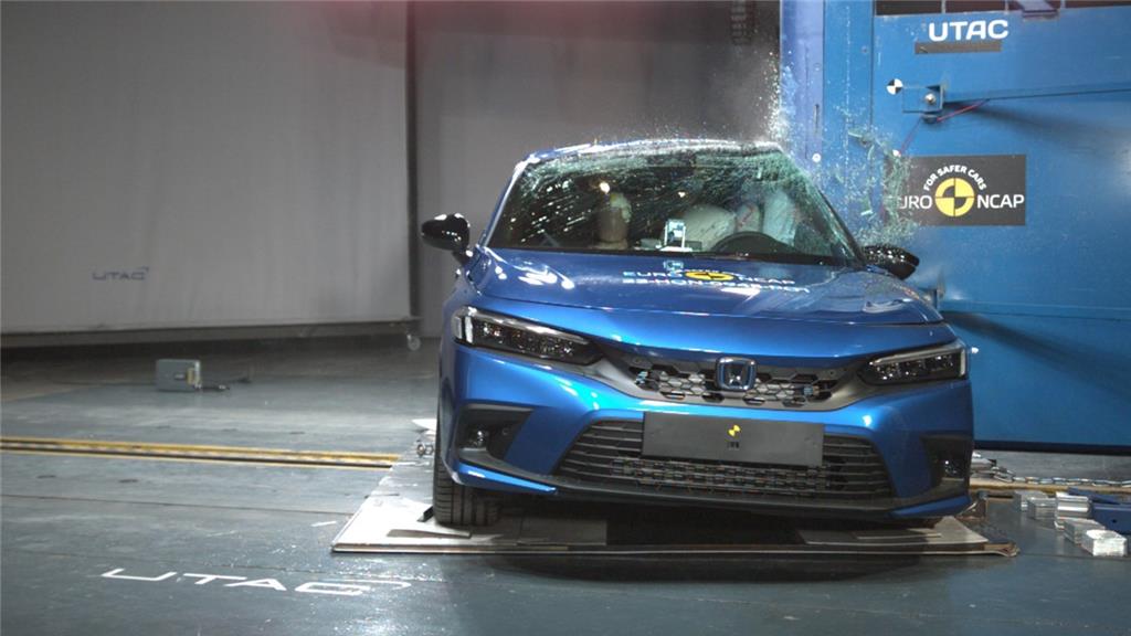 Το νέο Honda Civic e:hev βαθμολογήθηκε με πέντε αστέρια στις τελευταίες δοκιμές του EURO NCAP