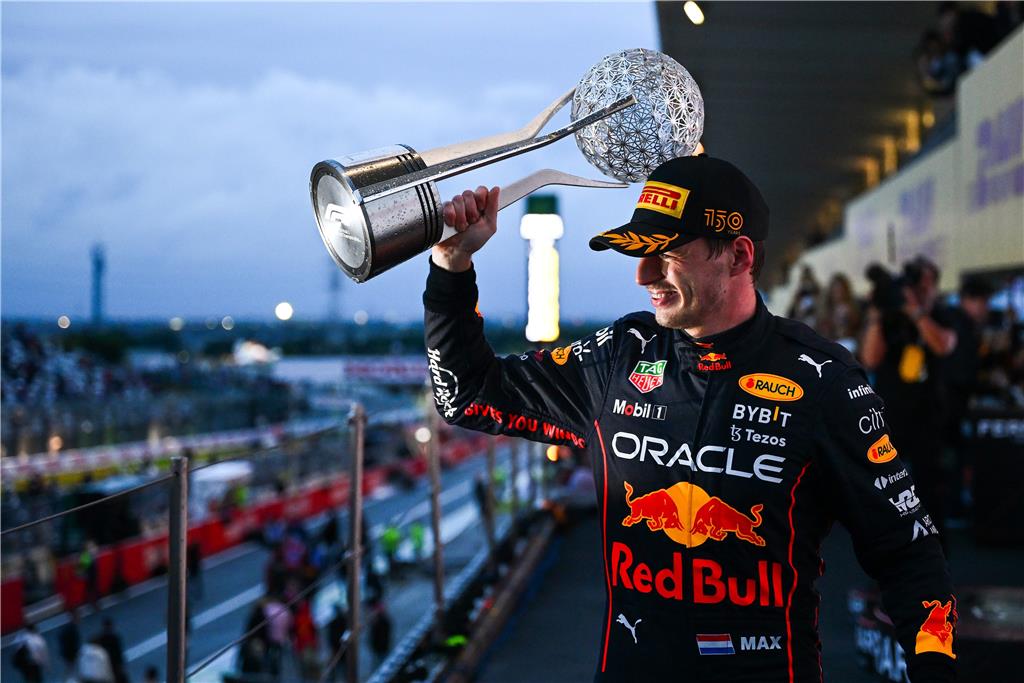 Ο Max Verstappen κερδίζει τον 12ο αγώνα της σεζόν και το πρωτάθλημα οδηγών F1